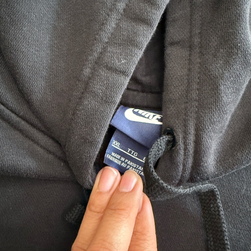 Nike Men's Black Hoodie with White Logo - Picture 4 of 4